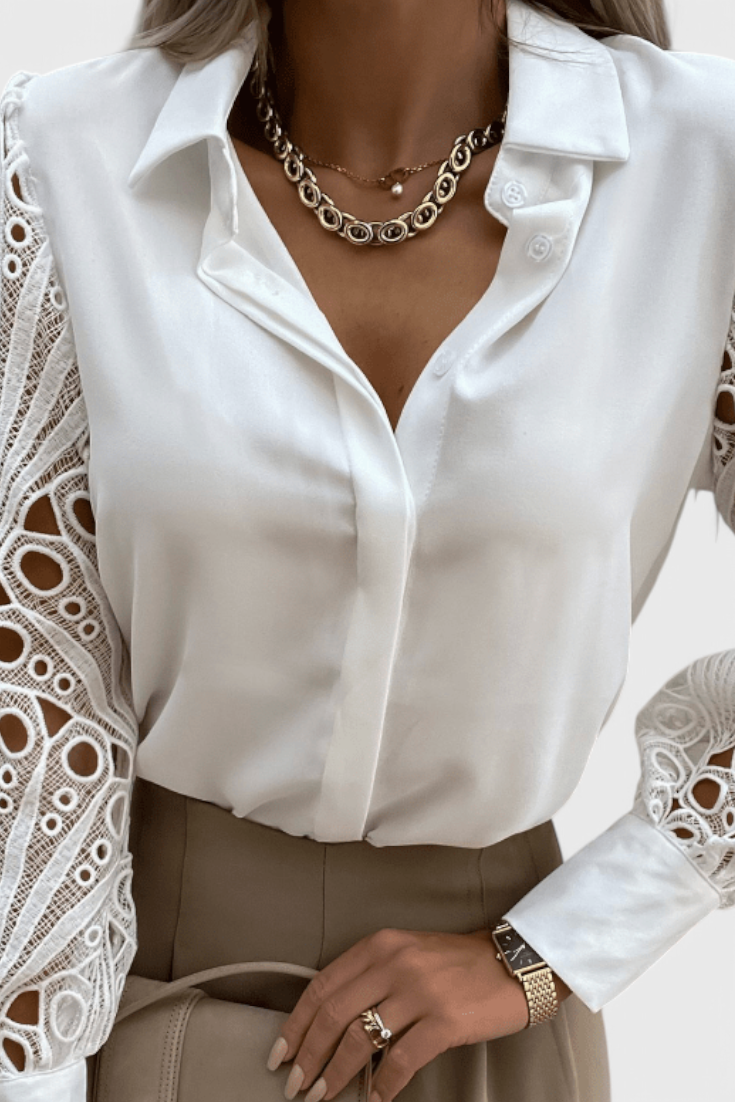 Tabitha Chic Blouse with Relaxed Fit